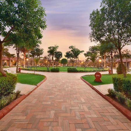 Shri Radha Brij Vasundhara Resort & Spa Govardhan Bagian luar foto