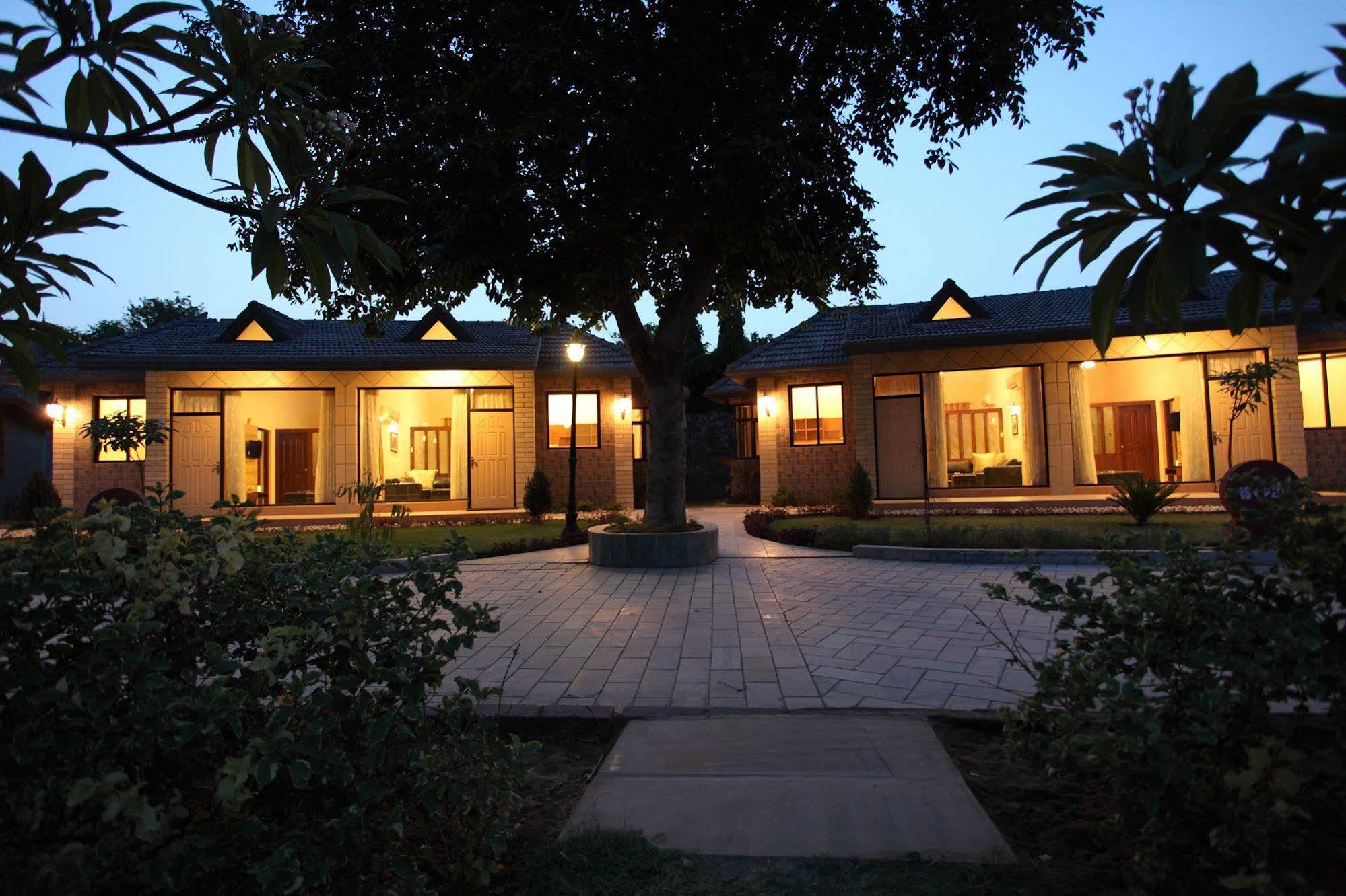 Shri Radha Brij Vasundhara Resort & Spa Govardhan Bagian luar foto