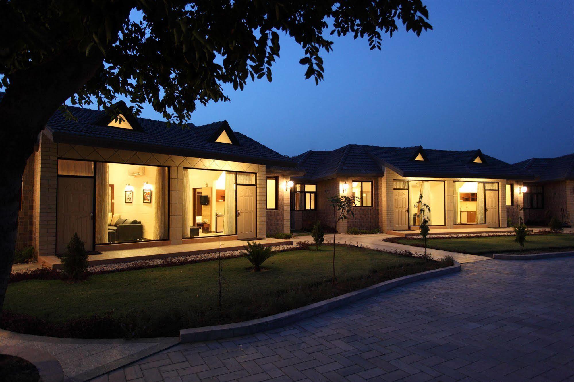 Shri Radha Brij Vasundhara Resort & Spa Govardhan Bagian luar foto