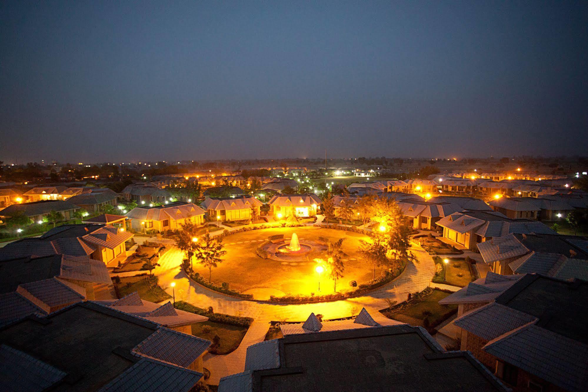 Shri Radha Brij Vasundhara Resort & Spa Govardhan Bagian luar foto