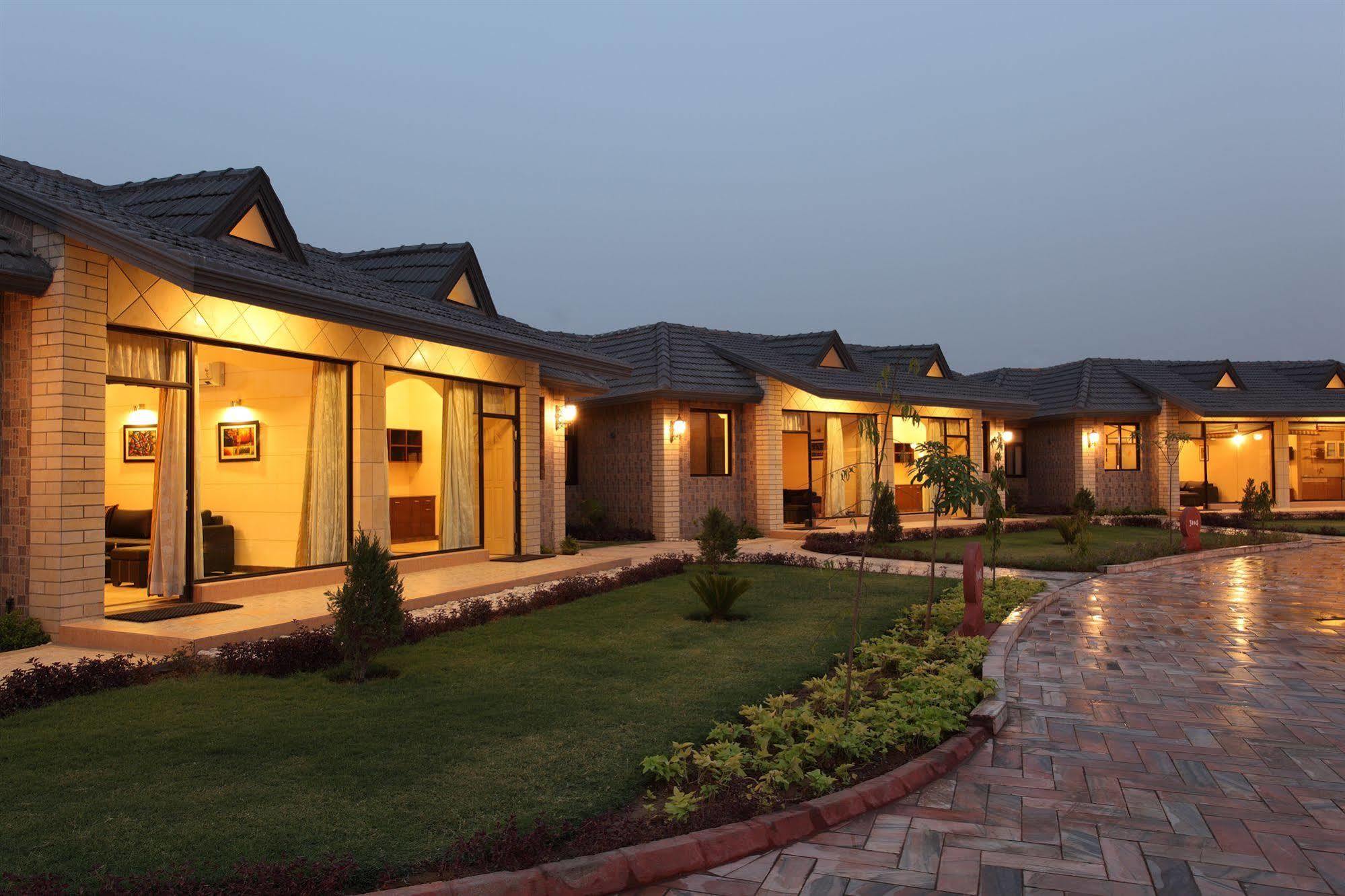 Shri Radha Brij Vasundhara Resort & Spa Govardhan Bagian luar foto