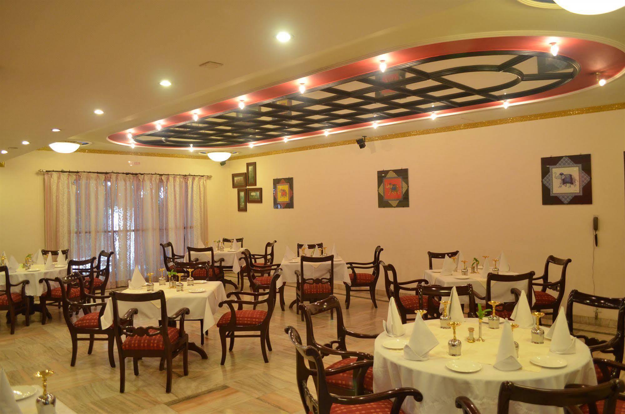 Shri Radha Brij Vasundhara Resort & Spa Govardhan Bagian luar foto