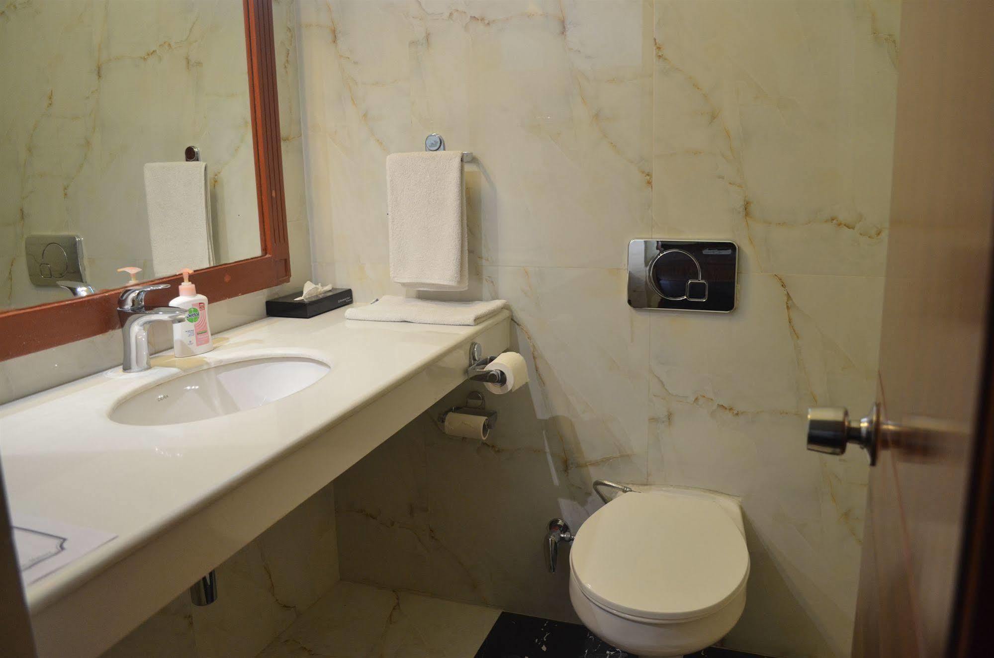 Shri Radha Brij Vasundhara Resort & Spa Govardhan Bagian luar foto