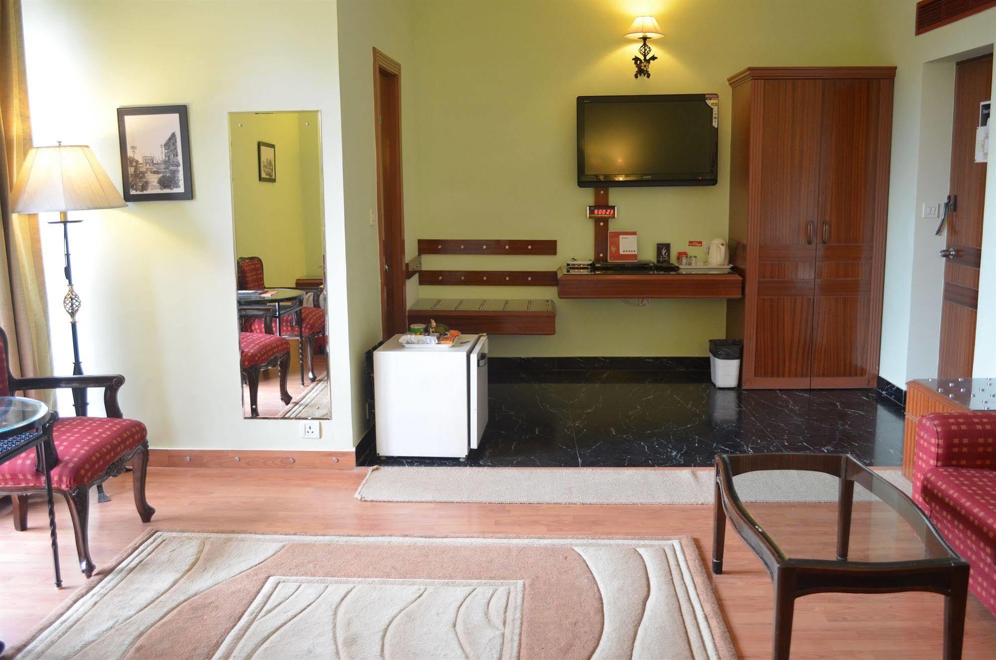 Shri Radha Brij Vasundhara Resort & Spa Govardhan Bagian luar foto
