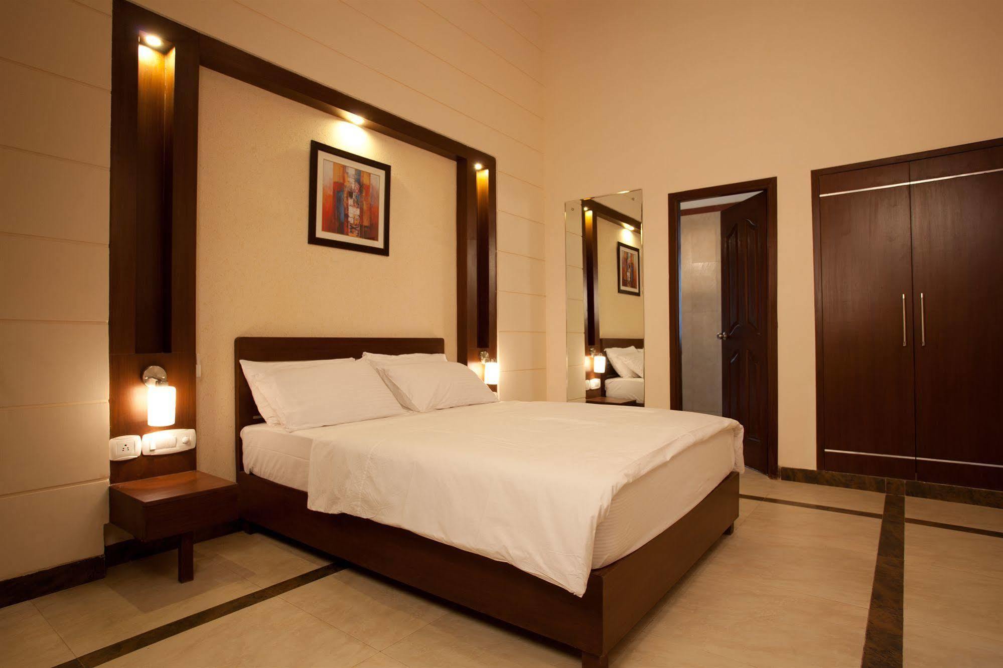 Shri Radha Brij Vasundhara Resort & Spa Govardhan Bagian luar foto
