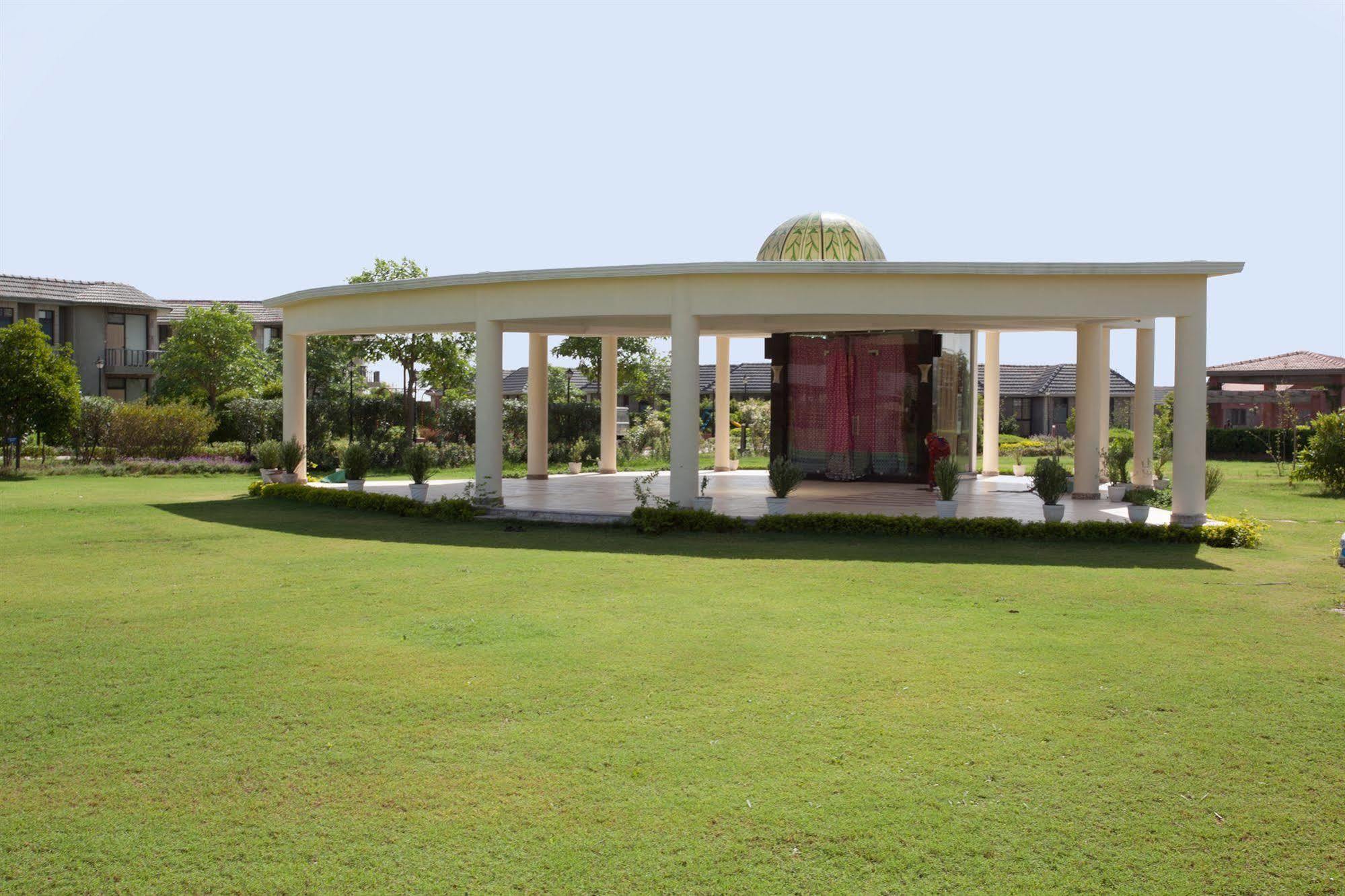 Shri Radha Brij Vasundhara Resort & Spa Govardhan Bagian luar foto