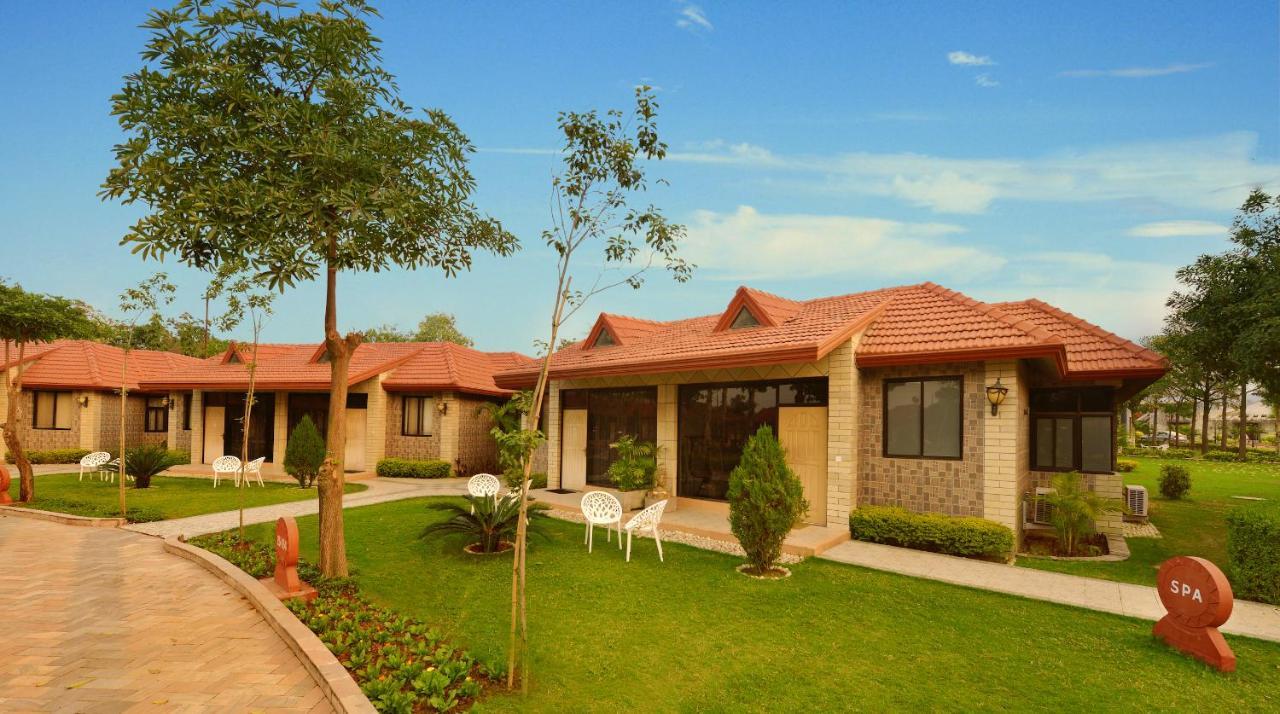 Shri Radha Brij Vasundhara Resort & Spa Govardhan Bagian luar foto