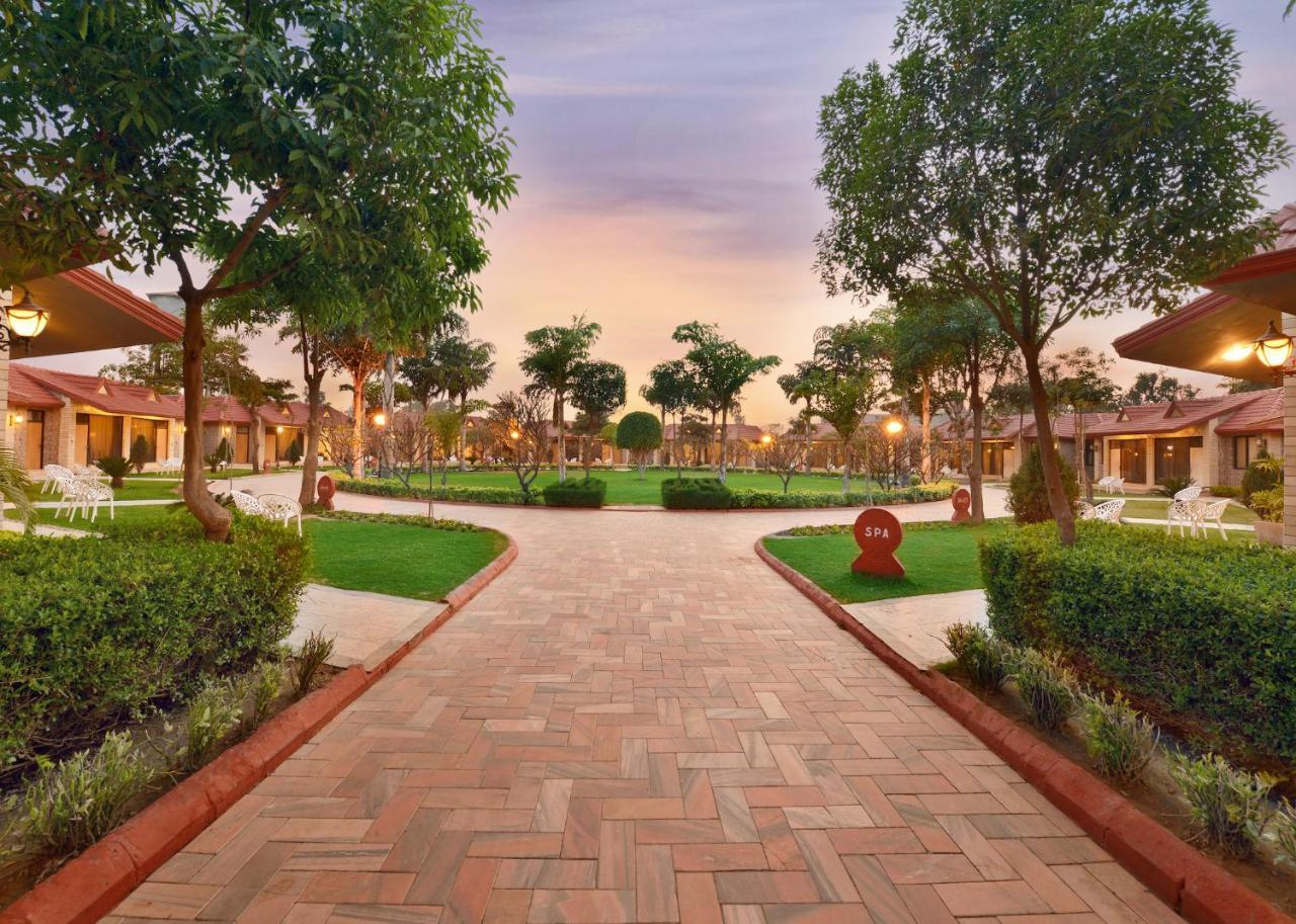 Shri Radha Brij Vasundhara Resort & Spa Govardhan Bagian luar foto
